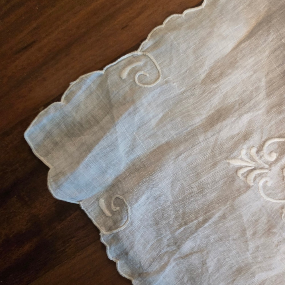 Vintage Off White Embroidered Linen Tablecloth Scalloped Edge Cutwork 47x50 - Picture 4 of 7